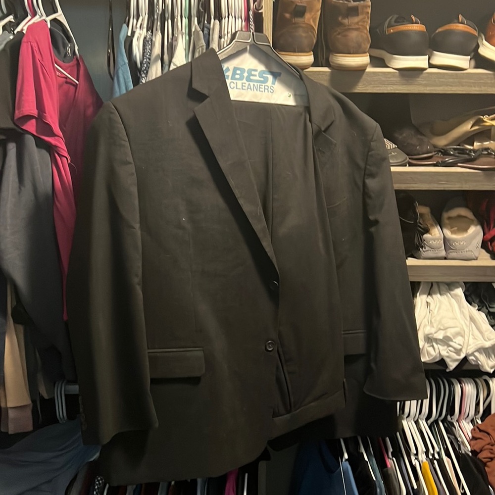 Suit in good condition. Lost weight and need to clear closer.